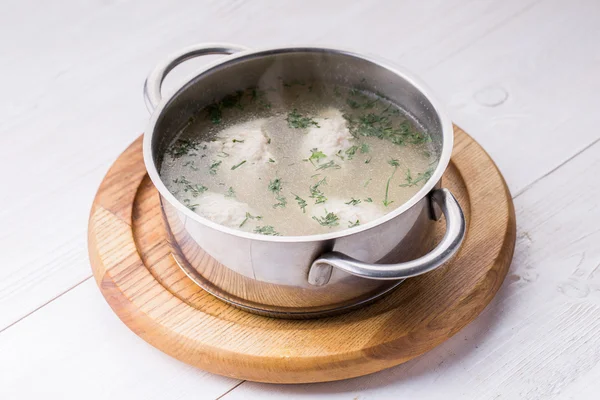 Tavuk bouillon, et suyu, et parçaları o bir kase çorba temizleyin