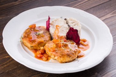 Kaba mısır unu balık köfte ile