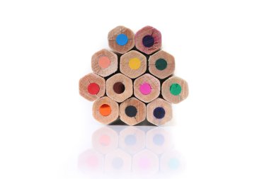 Bir hisse senedi renkli kalemler görüntüsünü