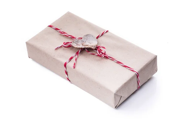 Ein Geschenkkarton mit Holzofen isoliert auf weißem Hintergrund — Stockfoto