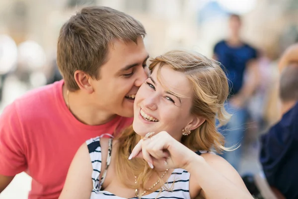 Glückliches Paar, das Spaß hat — Stockfoto