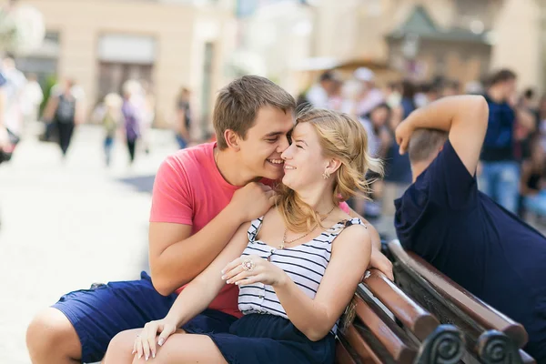 Glückliches Paar, das Spaß hat — Stockfoto