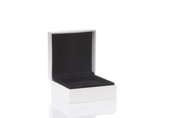 Una imagen de caja de regalo blanca abierta aislada en blanco —  Fotos de Stock