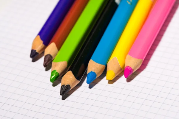 Colored pencils. Very shallow depth of field. Focus on blue penc — Stock Photo, Image