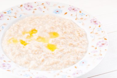 çilek ile yulaf ezmesi görüntüsünü