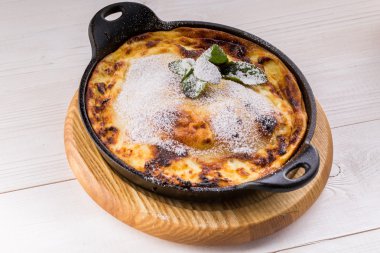 süzme peynir güveç Pan ile pudra şekeri