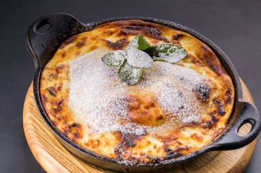 süzme peynir güveç Pan ile pudra şekeri