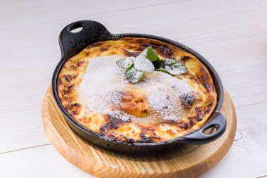 süzme peynir güveç Pan ile pudra şekeri