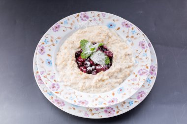 çilek ile yulaf ezmesi