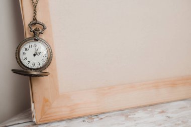 metin için zincirli eski yuvarlak vintage saat