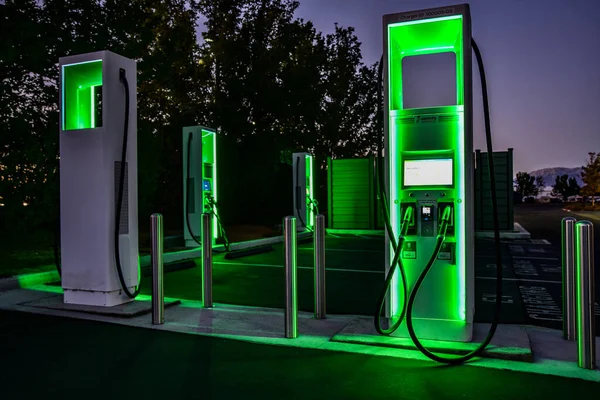 Bishop Californië Oktober 2020 Groene Lichten Van Laadstations Voor Elektrische — Stockfoto