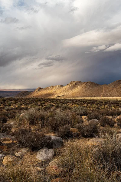 美丽的风景 有沙漠山谷和蓝天 — 图库照片