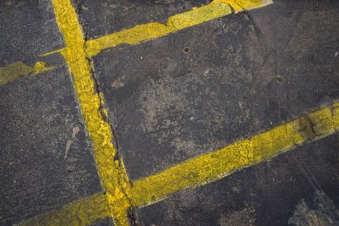 Soyut boyalı kompozisyon dokusu arkaplanı, asfalt üzerine dökülen boya