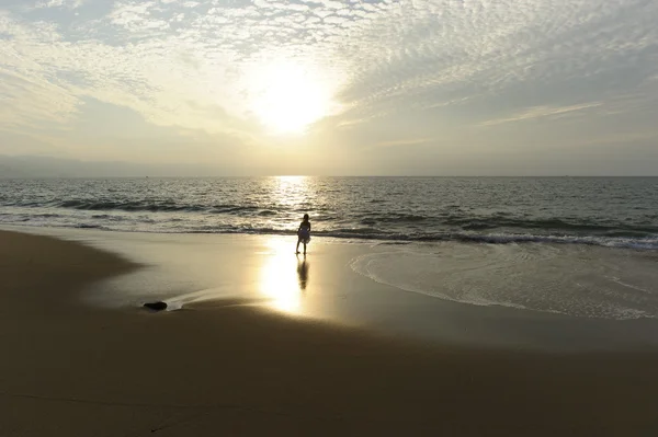 Girl Beach ensamhet — Stockfoto