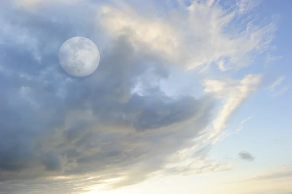 Luna Nubes Cielos — Foto de Stock
