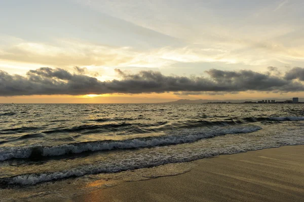 Golven van de oceaan Sunset Beach — Stockfoto