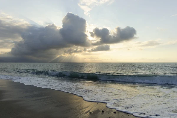 De stralen van de zon van de Oceaan — Stockfoto