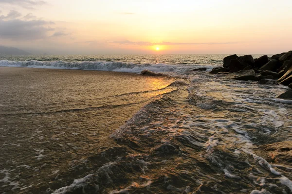 Golven van de oceaan Sunset Beach — Stockfoto