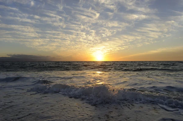 Oceaan zonsondergang Wave — Stockfoto