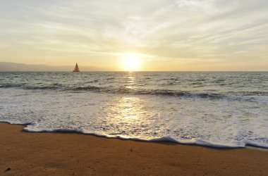 Yelkenli günbatımı okyanus