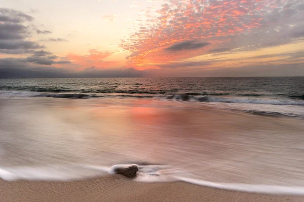 Golven van de oceaan Sunset Beach — Stockfoto