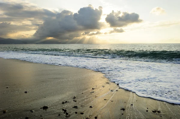 De stralen van de zon van de Oceaan — Stockfoto