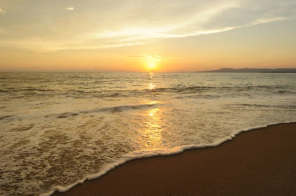 Oceaan zonsondergang Wave — Stockfoto