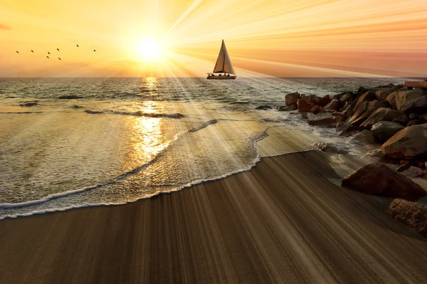 Paprsky slunce sluneční plachetnice — Stock fotografie