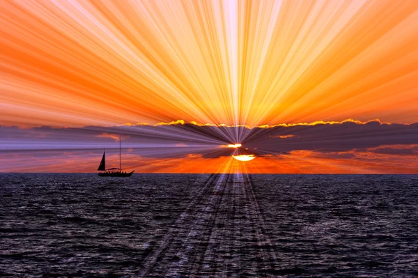 Puesta del sol velero Rayos — Foto de Stock