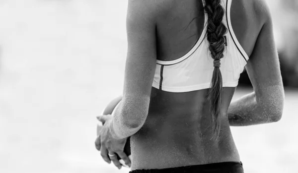 Female Beach Volleyball Player Getting Ready Serve Ball — Stock Photo, Image