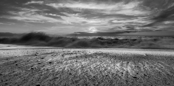 Bellissimo Tramonto Sull Oceano Con Cielo Colorato Come Onda Rotola — Foto Stock