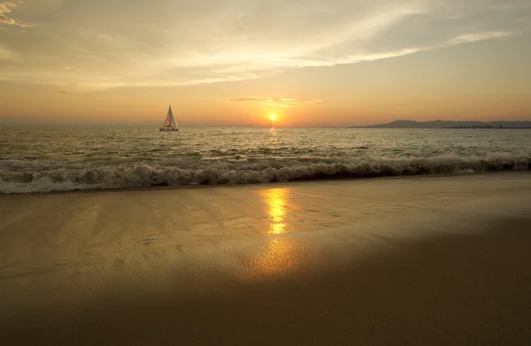 Zeilboot zonsondergang — Stockfoto