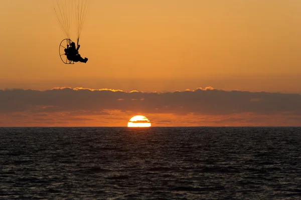 Pôr-do-sol parapente — Fotografia de Stock