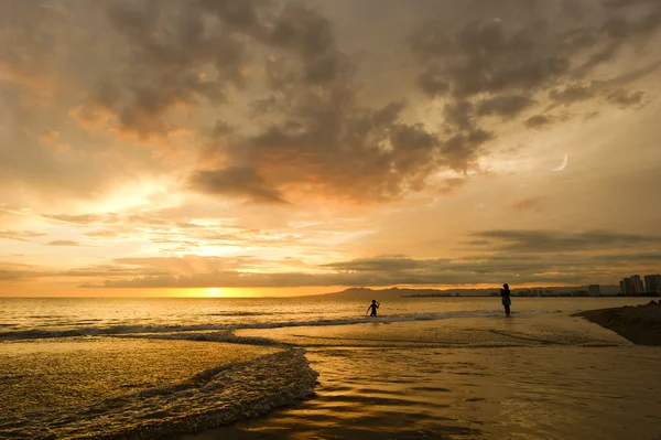 Stranden Sunset flickor — Stockfoto