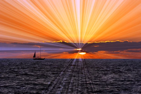Sonnenuntergang mit dem Segelboot — Stockfoto