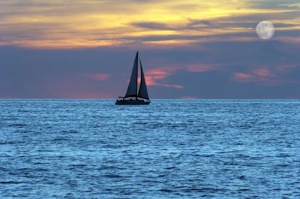 Zeilboot silhouet — Stockfoto