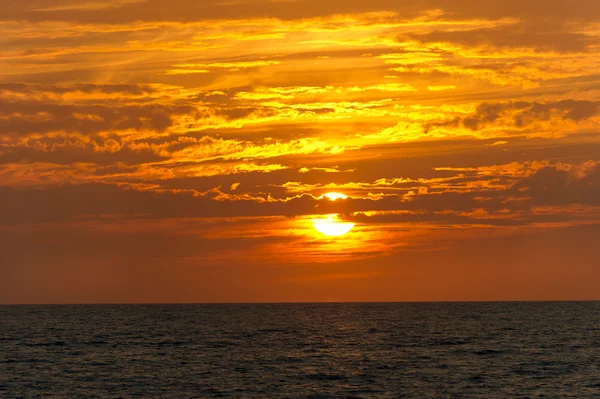 Západ slunce mraky oceán — Stock fotografie