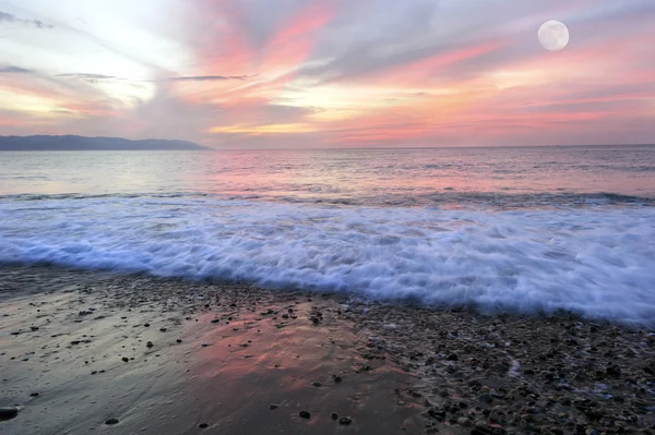 Oceaan zonsondergang golven — Stockfoto