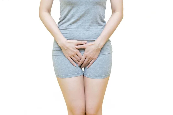 Jinekoloji konsepti. Adet sancısı, hazımsızlık, gastrointestinal, ishal ya da kadın hastalıklarından muzdarip genç kadınların elleri...