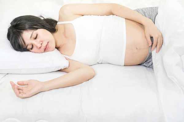 Schwangerschaft Ruhe Menschen Und Erwartungskonzept Glückliche Schwangere Schläft Friedlich Hause — Stockfoto