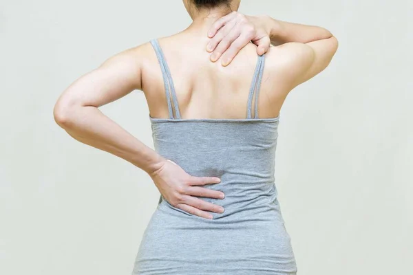 女装颈部 腰部受伤 保健和医疗概念 — 图库照片