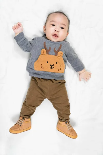 Schattig Maanden Kleine Aziatische Baby Jongen Stijlvolle Outfit Baby Laarzen — Stockfoto