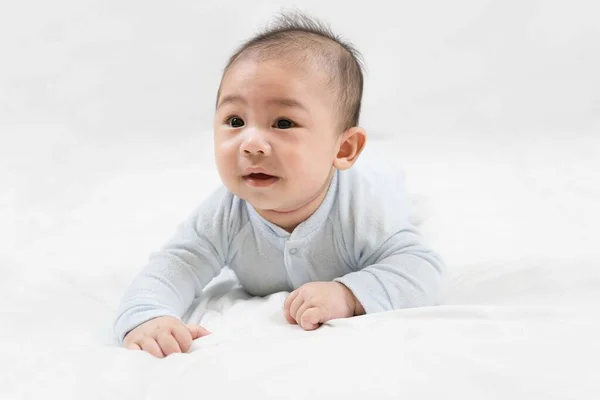 Mañana Time Adorable Niño Recién Nacido Durante Tiempo Panza Sonriendo — Foto de Stock