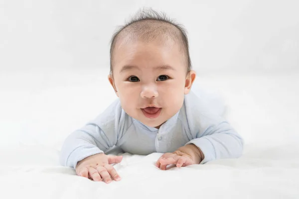 Mañana Time Adorable Niño Recién Nacido Durante Tiempo Panza Sonriendo — Foto de Stock