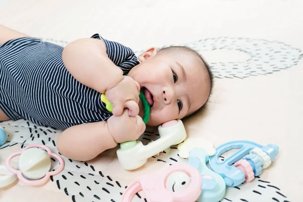 Asiático Bebé Cuatro Cinco Meses Edad Que Tiene Dientes Crecientes — Foto de Stock