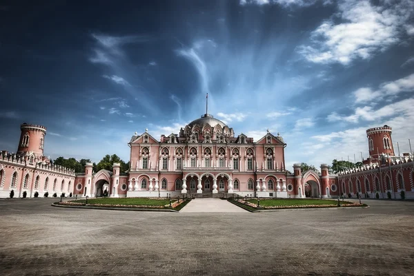 Hoofdingang van het paleis — Stockfoto