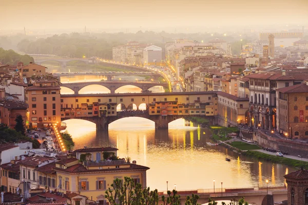 Ponte Vecchio på floden Arno, Florens — Stockfoto