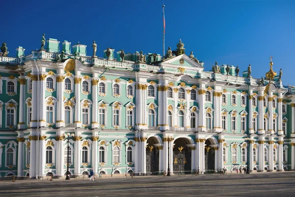 Palacio de invierno en San Petersburgo — Foto de Stock