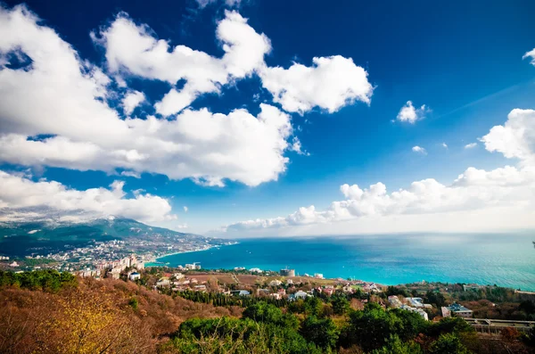 Scenico paesaggio urbano di Yalta — Foto Stock