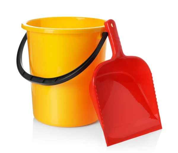 Yellow kbelík a červenou lopatkou — Stock fotografie